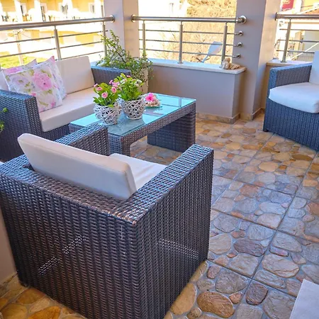 Elena Luxury Agios Stefanos Daire