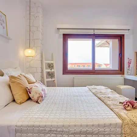 Elena Luxury Agios Stefanos Daire *