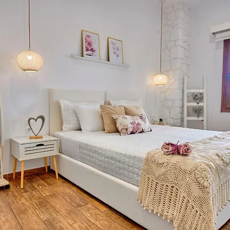 Daire Elena Luxury Agios Stefanos *