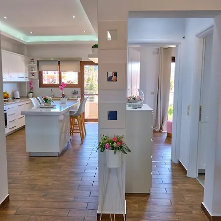 Elena Luxury Agios Stefanos 아파트 *