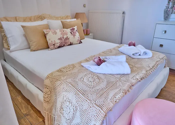 Elena Luxury Agios Stefanos Apartment
